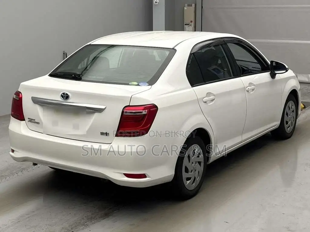 Toyota Axio Hybrid EX White 2021