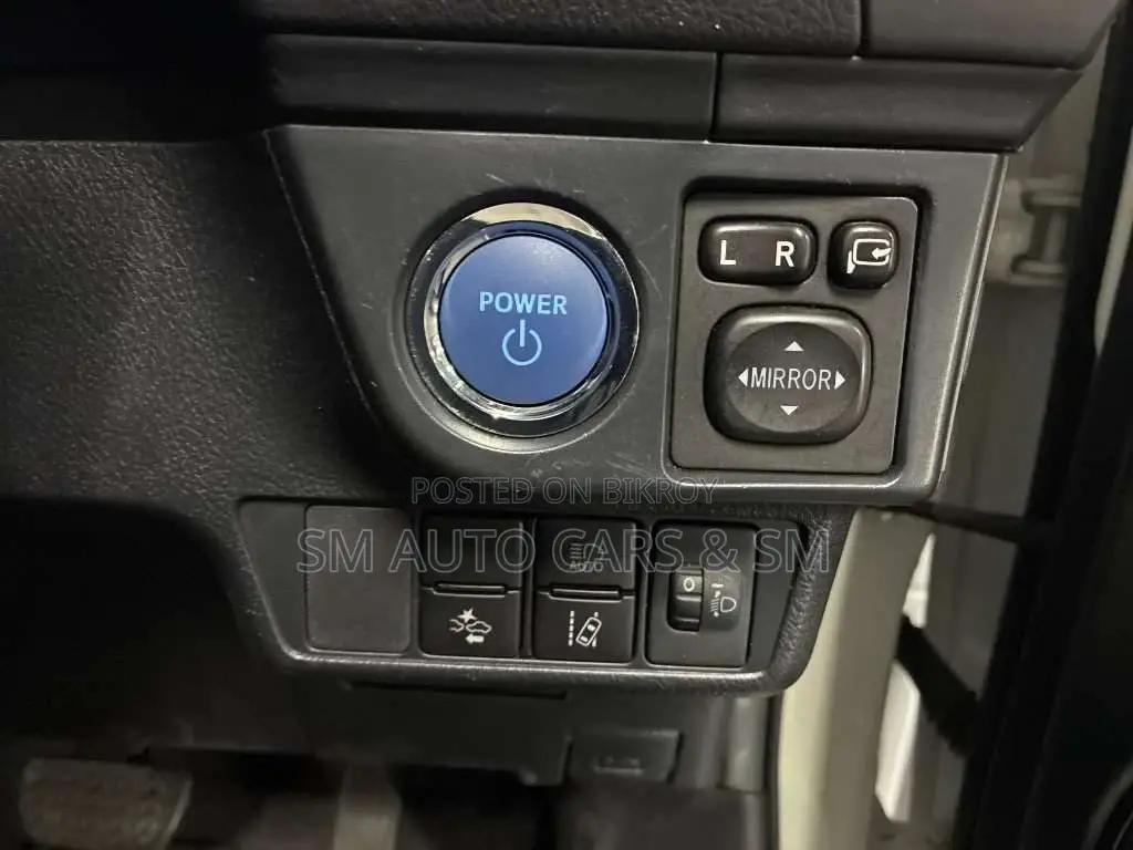 Toyota Axio Hybrid EX White 2021