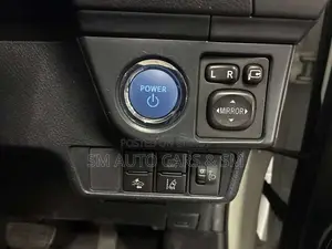 Toyota Axio Hybrid EX White 2021
