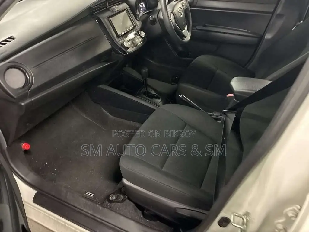 Toyota Axio Hybrid EX White 2021
