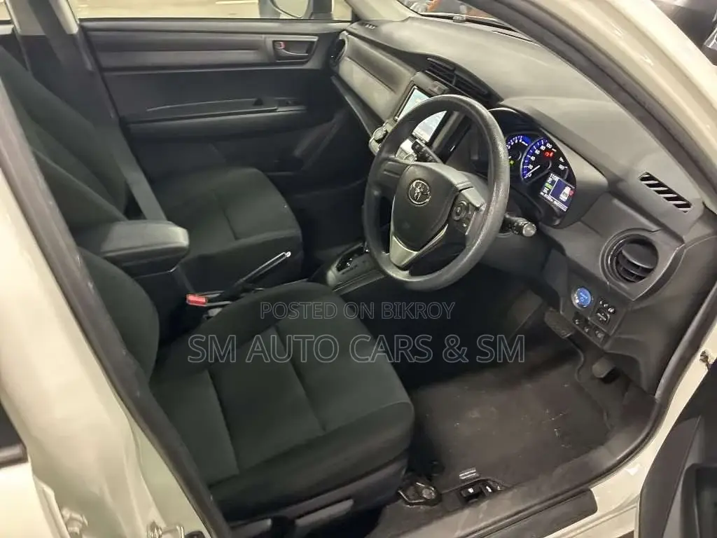 Toyota Axio Hybrid EX White 2021