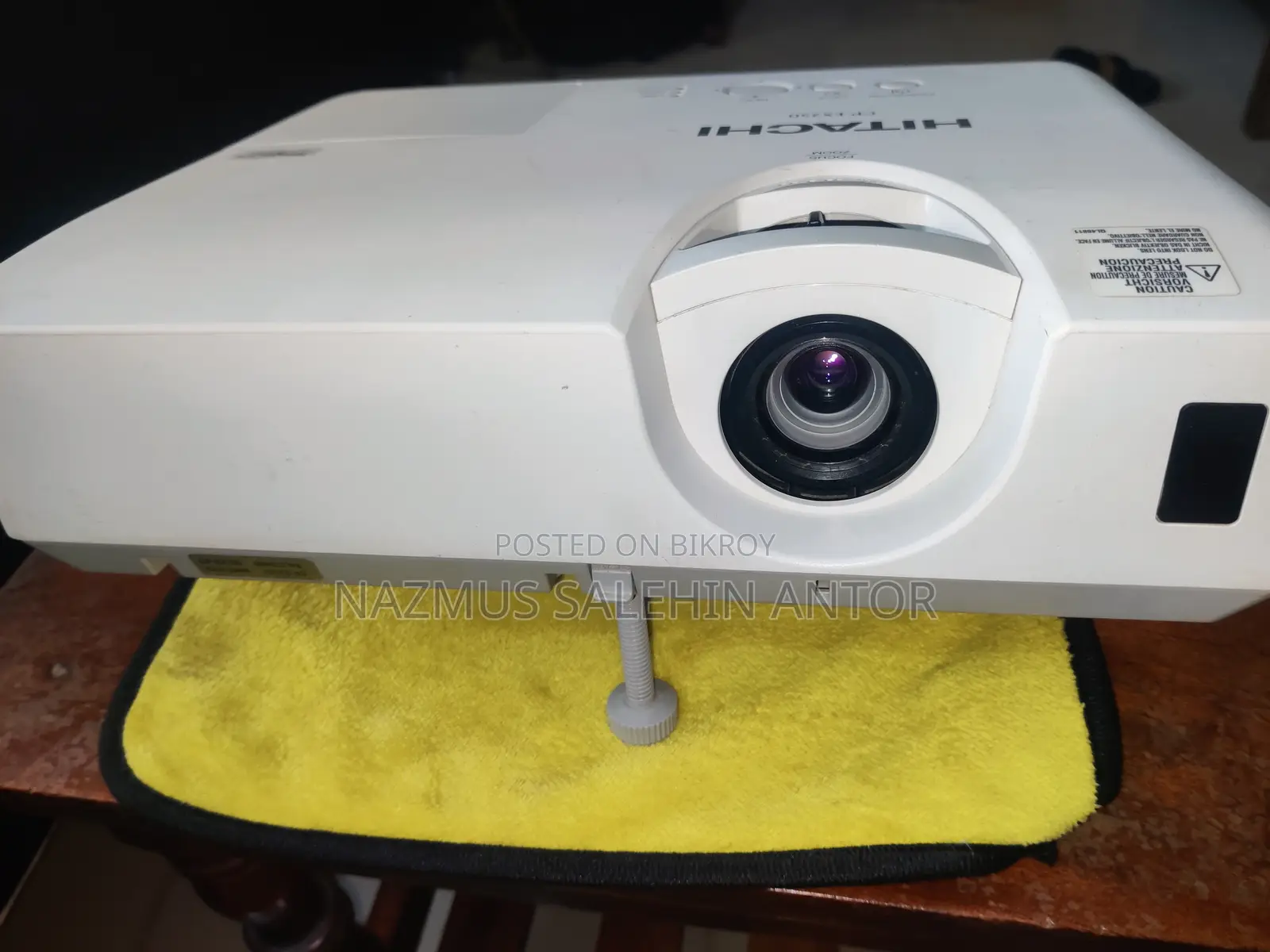 "sell Post" Hitachi Projector