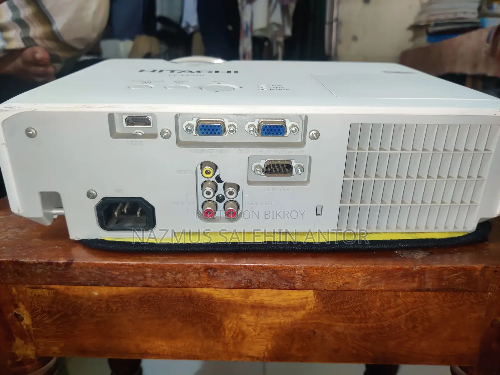 "sell Post" Hitachi Projector