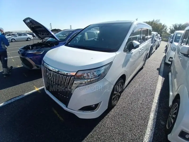 Toyota Esquire GI (SUN + MOON) ROOF 2021