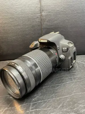 📸 Canon 700D with 75-300mm Lens Combo – For Sale!