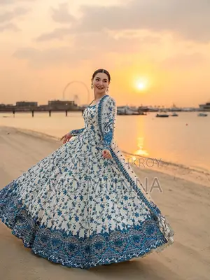Hania Amir 2 Pis