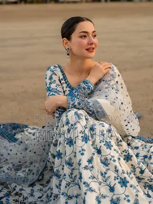 Hania Amir 2 Pis