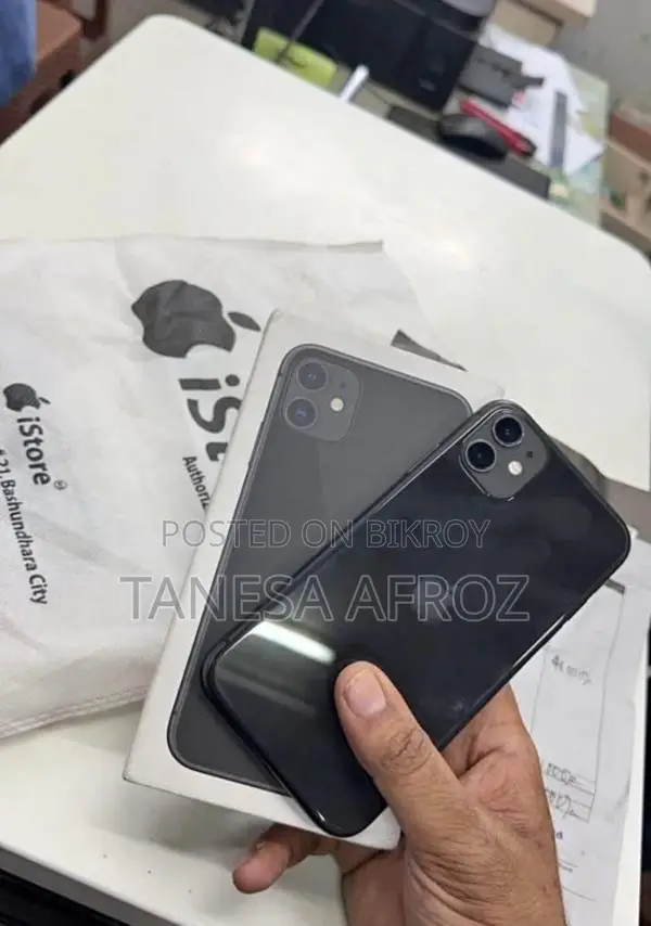 Apple iPhone 11 128GB Waterproof 83% Battery Health with Box (Used)
