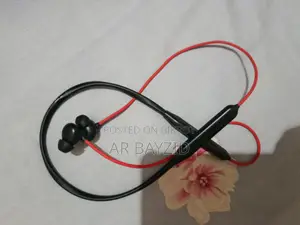 একটি ওয়ান প্লাস হেডফোন, অরিজিনাল বক্স সহ