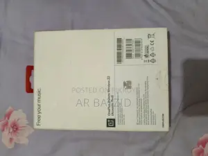 একটি ওয়ান প্লাস হেডফোন, অরিজিনাল বক্স সহ