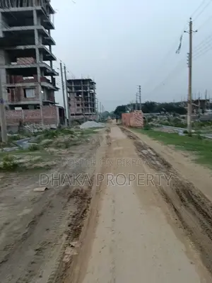 সেক্টর-১৭/এইচ-এ ৬০ ফুট টি-রোড সংলগ্ন ৩ কাঠার পার্ক ইস্ট প্লট