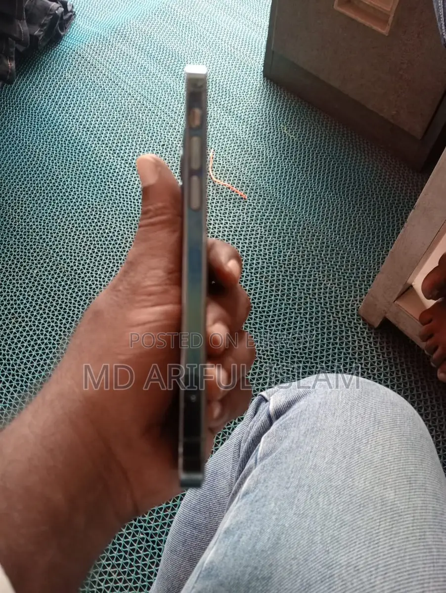 Apple iPhone 12 (Used)