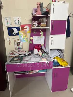 স্টাডি টেবিল