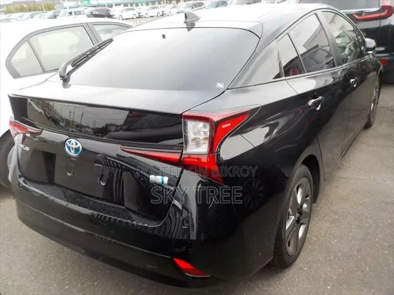 Toyota Prius S Touring Selection 2021