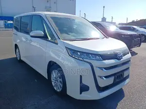 Toyota Noah G Hybrid 2022