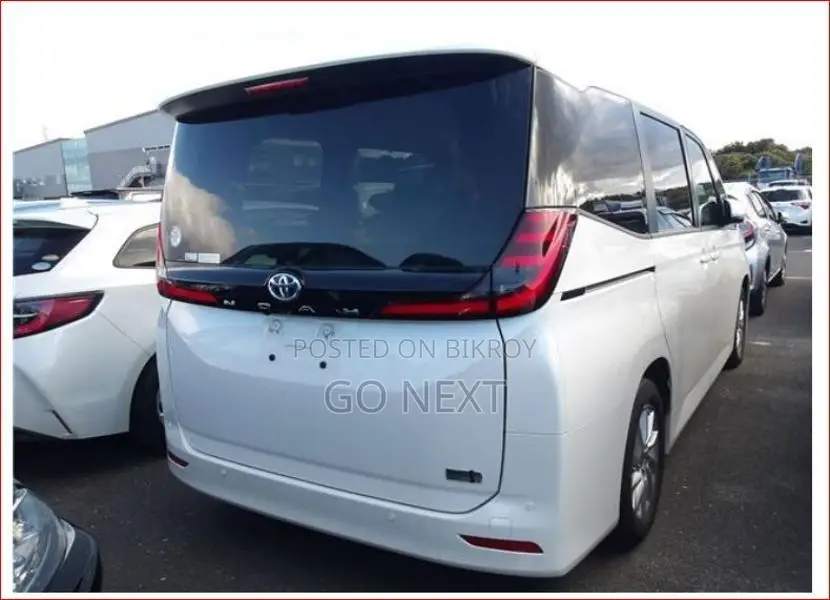 Toyota Noah G Hybrid 2022