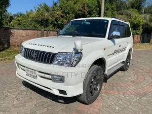 Toyota Land Cruiser Prado 2000 White