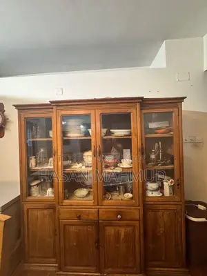 শোকেস বিক্রি হবে