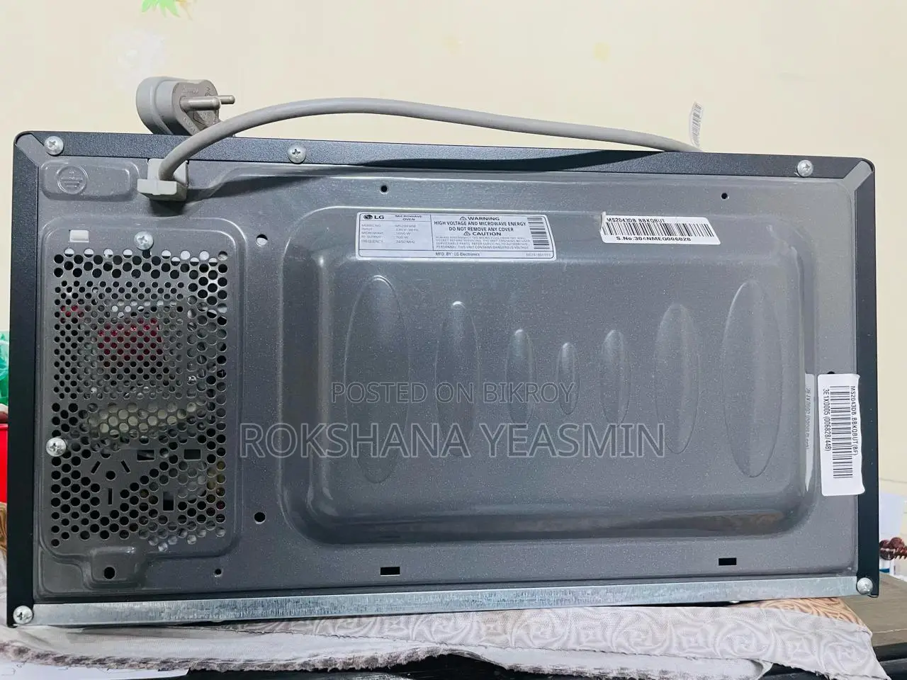 LG iWave Microwave Oven - Good Condition (Used for 3 years)