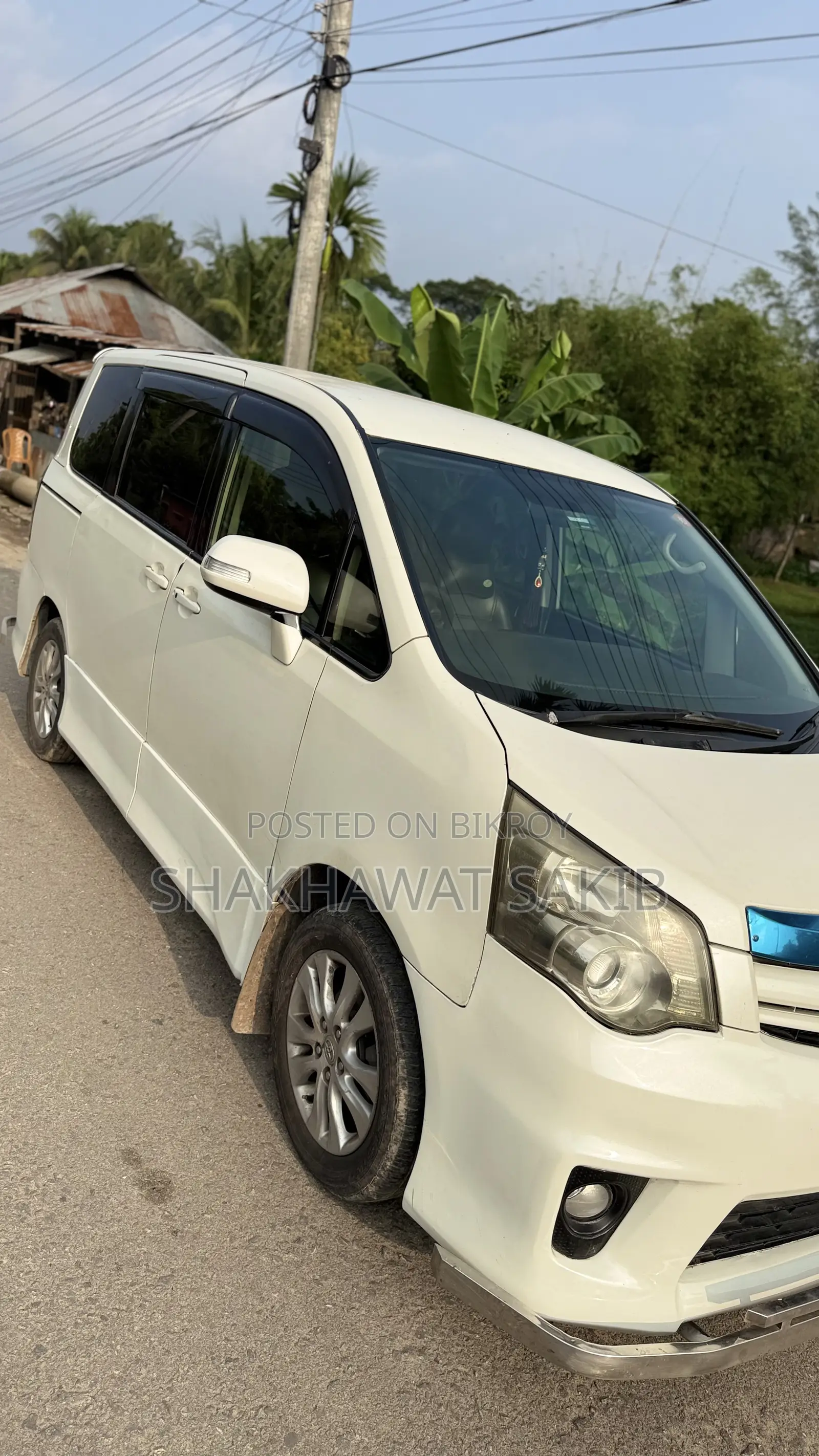 Toyota Noah 2.0 143hp AWD (7 Seater) 2010 Pearl