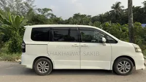 Toyota Noah 2.0 143hp AWD (7 Seater) 2010 Pearl