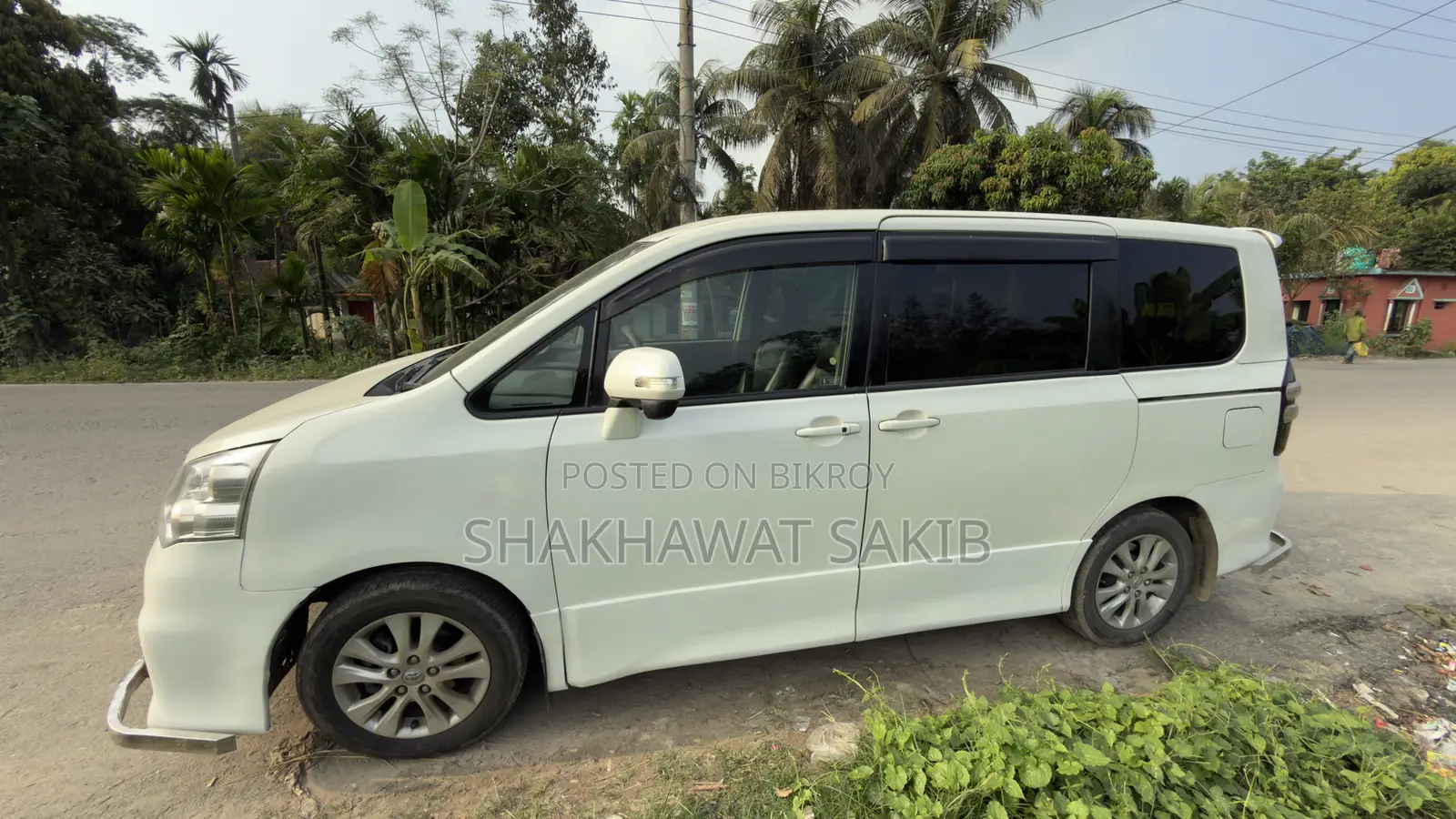 Toyota Noah 2.0 143hp AWD (7 Seater) 2010 Pearl