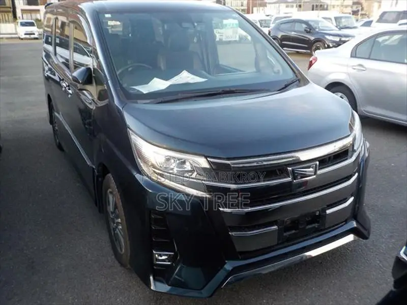Toyota Noah WxB 2018