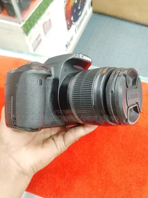 Canon 700D &18-55mm is lens