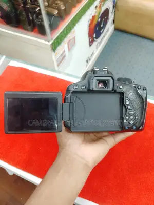 Canon 700D & 18-55mm IS lens