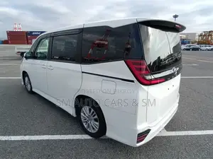 Toyota Noah Hybrid S-G Pearl 2022