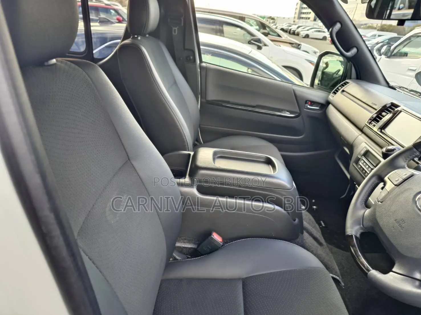 Toyota Hiace SUPER GL DARK PRIME 2022