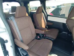 Toyota Noah G NON HYB SUNROOF 2020
