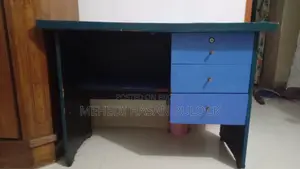 স্টাডি টেবিল