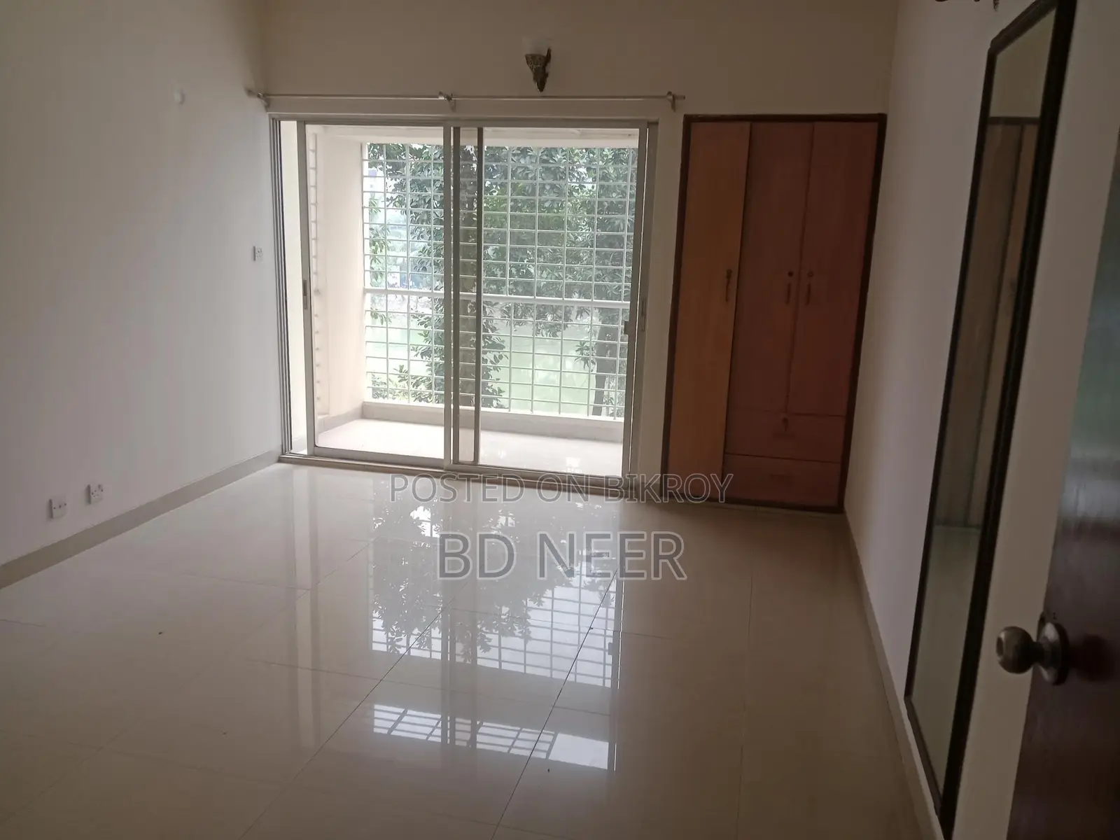 Lake view 3 Bed room apt rent in Gulshan 2