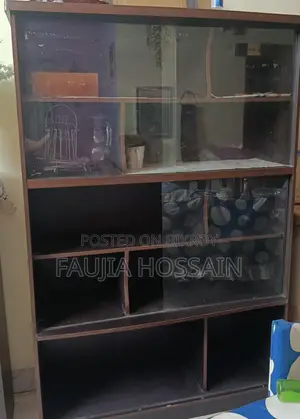 একটি শো কেস, বুক শেল্ফ এবং মাল্টিপারপাস কেবিনেট বিক্রি হবে।