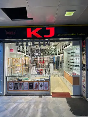 Running Showroom for Sale at Metro Shopping Mall – 156 SQFT
