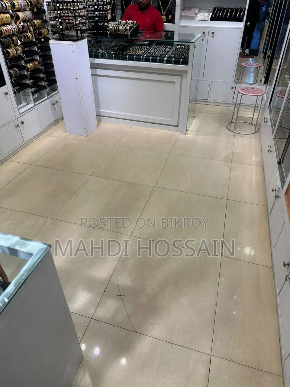 Running Showroom for Sale at Metro Shopping Mall – 156 SQFT