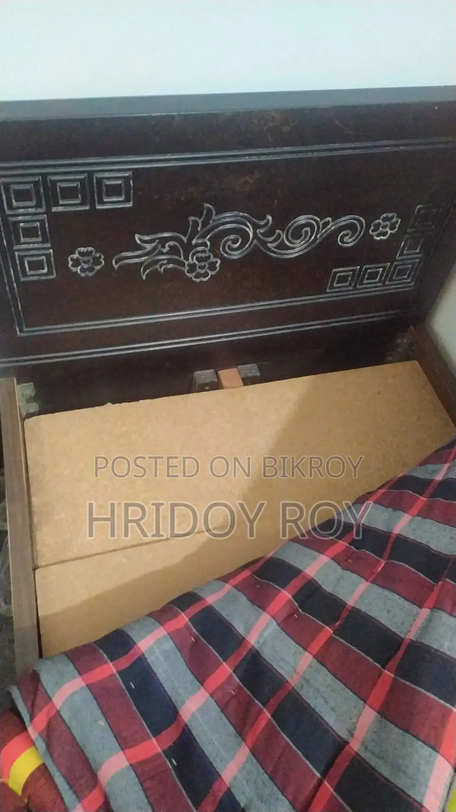 একটি খাটের বিক্রয় পোস্ট
