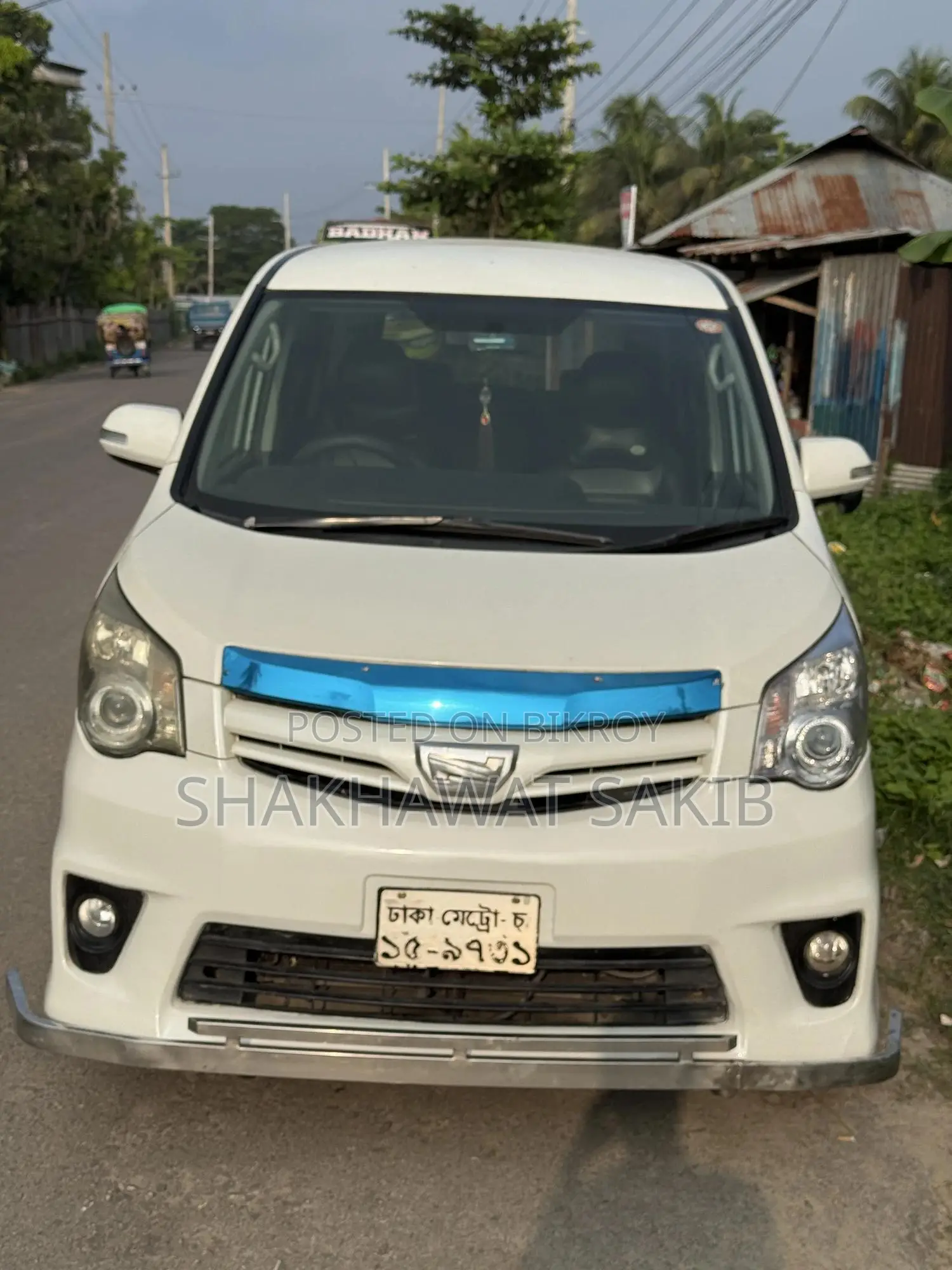 Toyota Noah 2.0 143hp AWD (7 Seater) 2010 Pearl