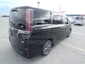Toyota Esquire GI PREMIUM HYB 4.5PT 2021