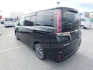Toyota Esquire GI PREMIUM HYB 4.5PT 2021