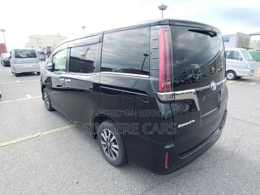 Toyota Esquire GI PREMIUM HYB 4.5PT 2021