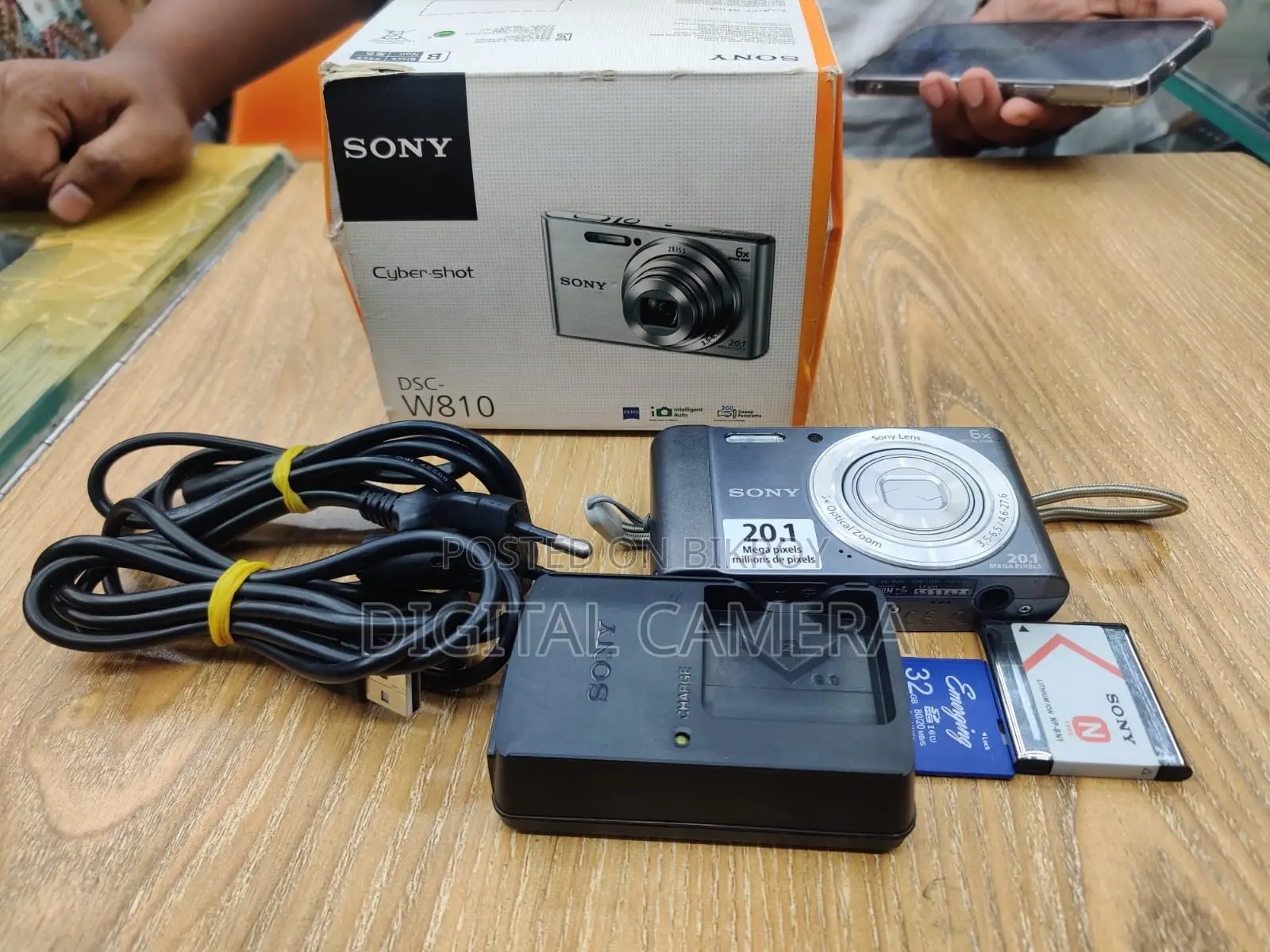 Sony W810