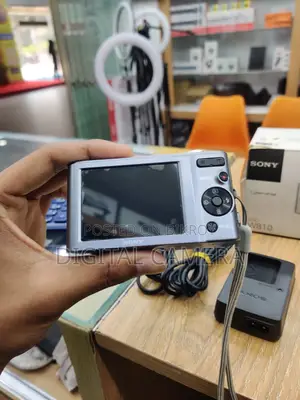 Sony W810