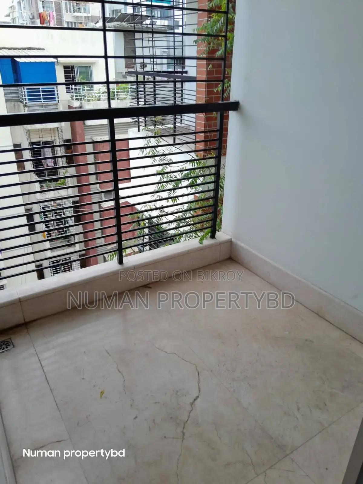 South-facing 3600sq Duplex 4-bedroom Luxurious semi-furnished flat for rent