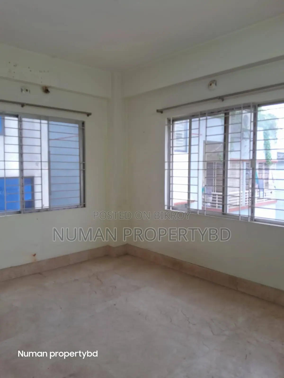 South-facing 3600sq Duplex 4-bedroom Luxurious semi-furnished flat for rent
