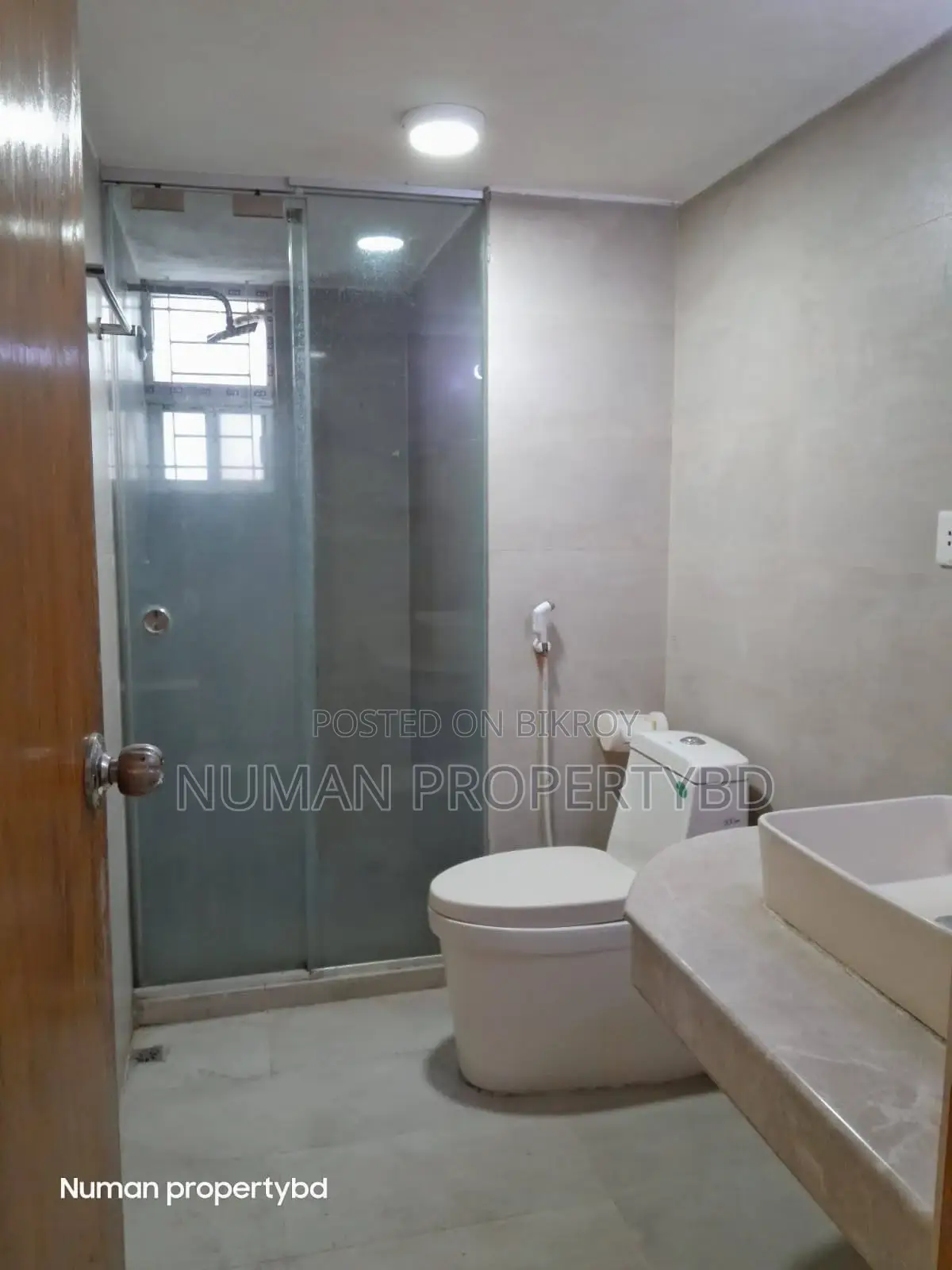 South-facing 3600sq Duplex 4-bedroom Luxurious semi-furnished flat for rent