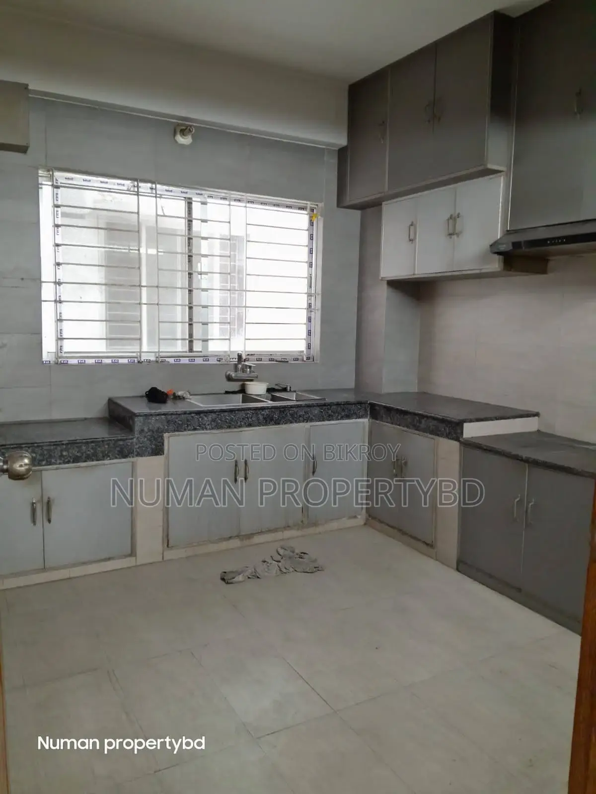 South-facing 3600sq Duplex 4-bedroom Luxurious semi-furnished flat for rent