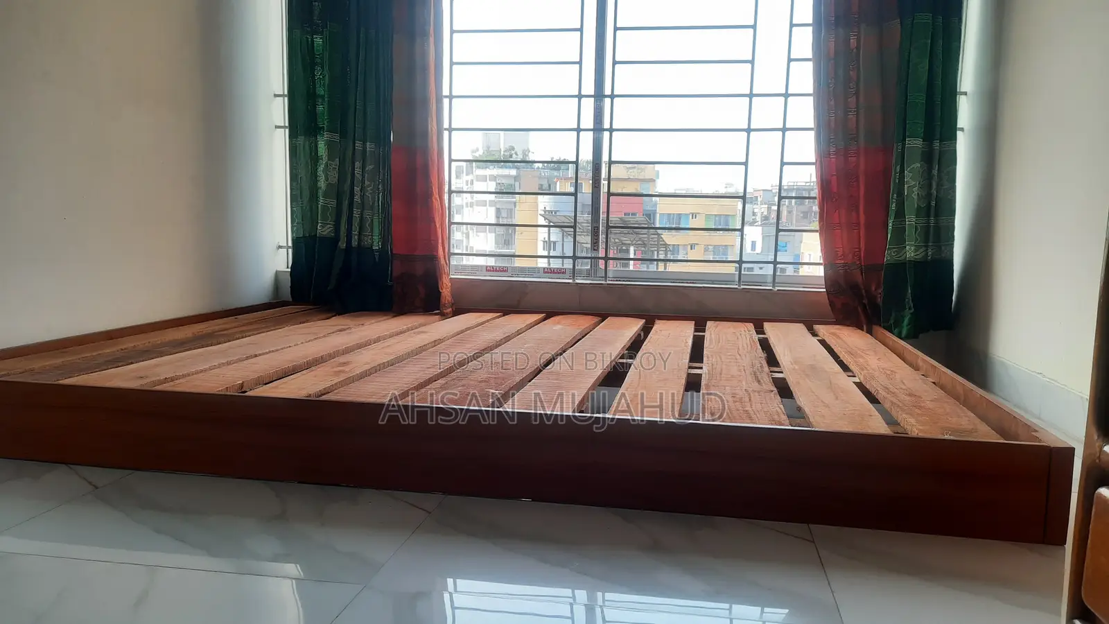 আকর্ষণীয় ফ্লোর বেড