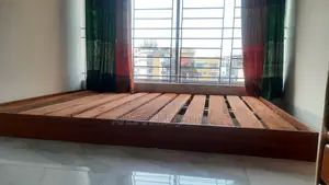 আকর্ষণীয় ফ্লোর বেড